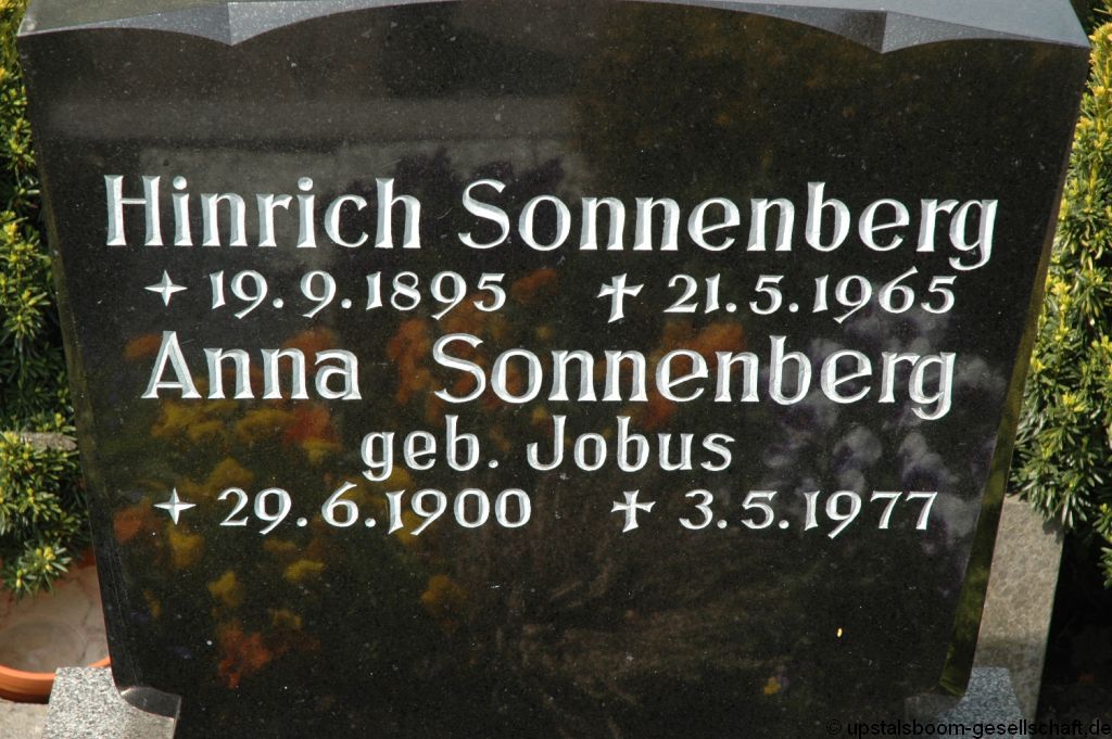 Grabstein Hinrich Sonnenberg 50 und Anna, geb. Jobus 51